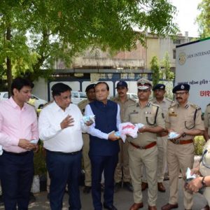 Buttermilk pouch distribution to Traffic Police